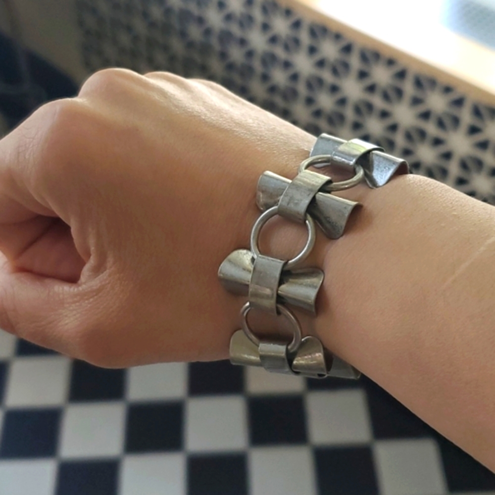 Really cool vintage bracelet